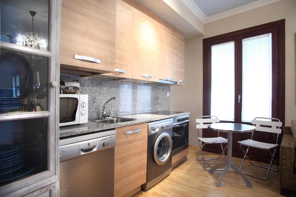 Apartamentos Alcoba De Baco Barbastro Cameră foto