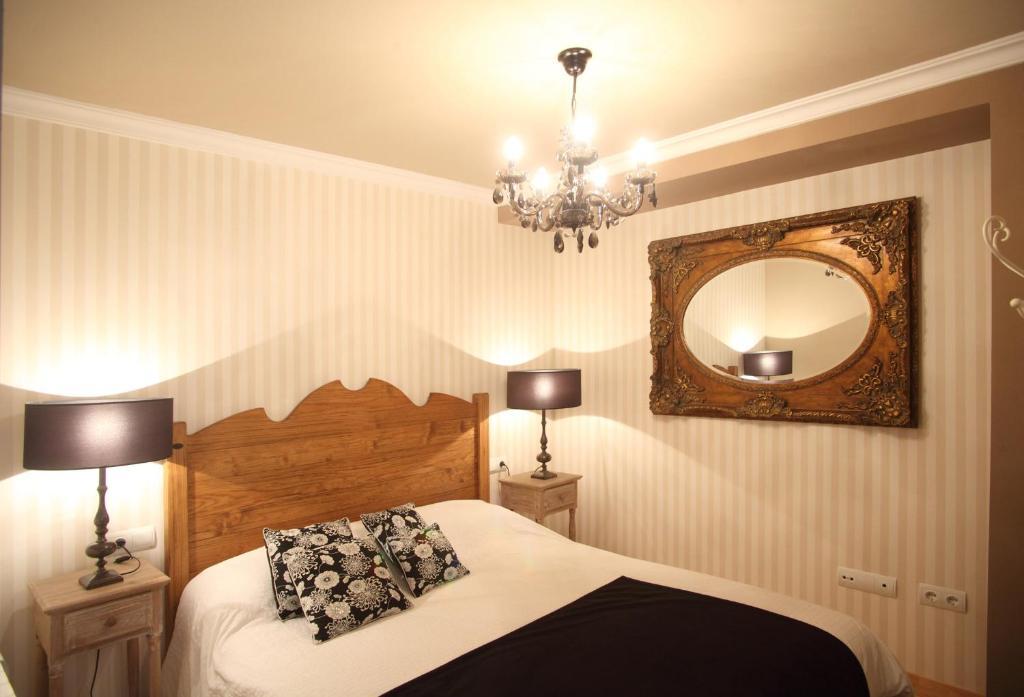 Apartamentos Alcoba De Baco Barbastro Cameră foto