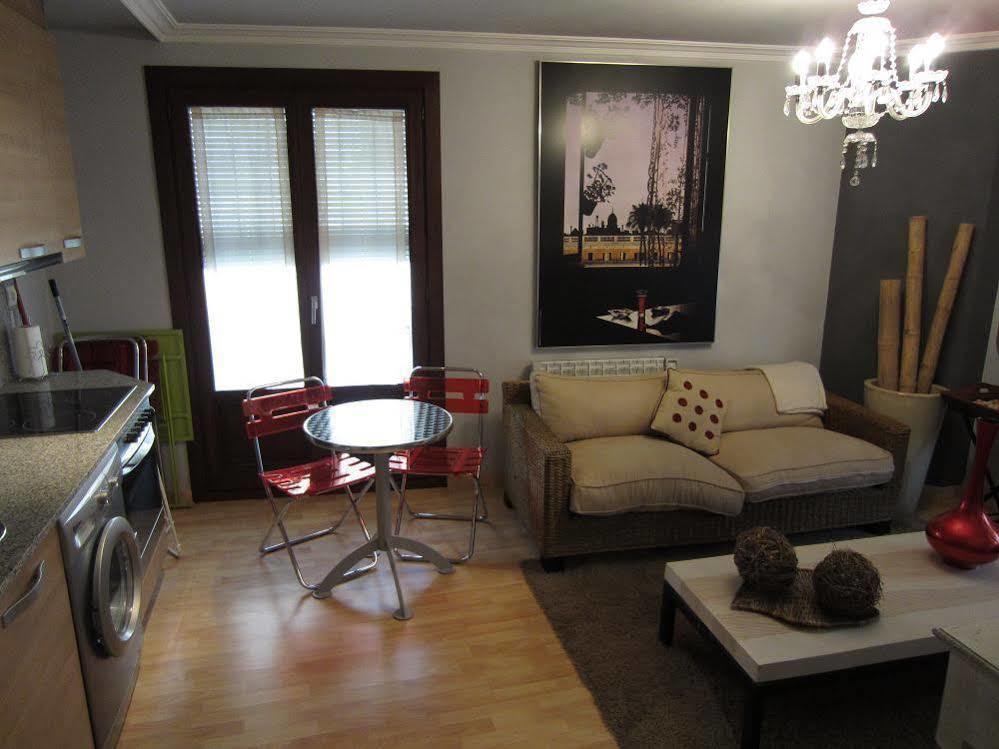 Apartamentos Alcoba De Baco Barbastro Exterior foto